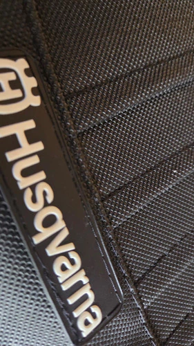 Funda Asiento Ultragrip Husqvarna Te - Fe 2020-2021 Negra Negro — foto 7