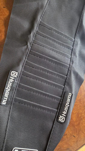 Funda Asiento Ultragrip Husqvarna Te - Fe 2020-2021 Negra Negro — foto 9