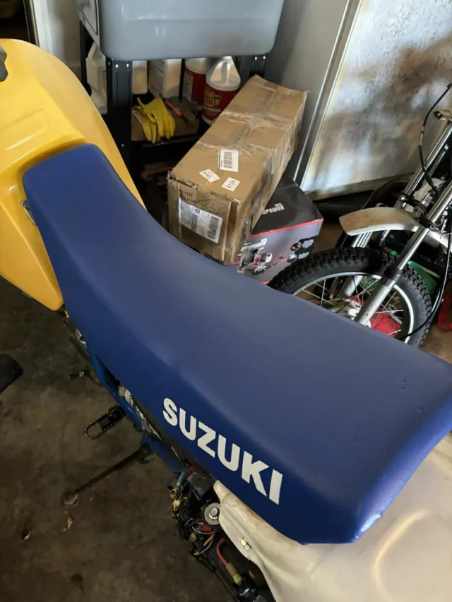 Suzuki DR250 / DR 250 - Funda de Asiento Tapizado + Bolso Porta Herramientas - Cuero sintetico Azul — foto 8