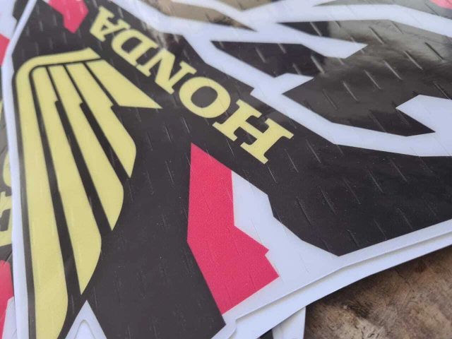 Gráficas Tanque para Honda XR600R simil 1998 Microperforados — foto 2